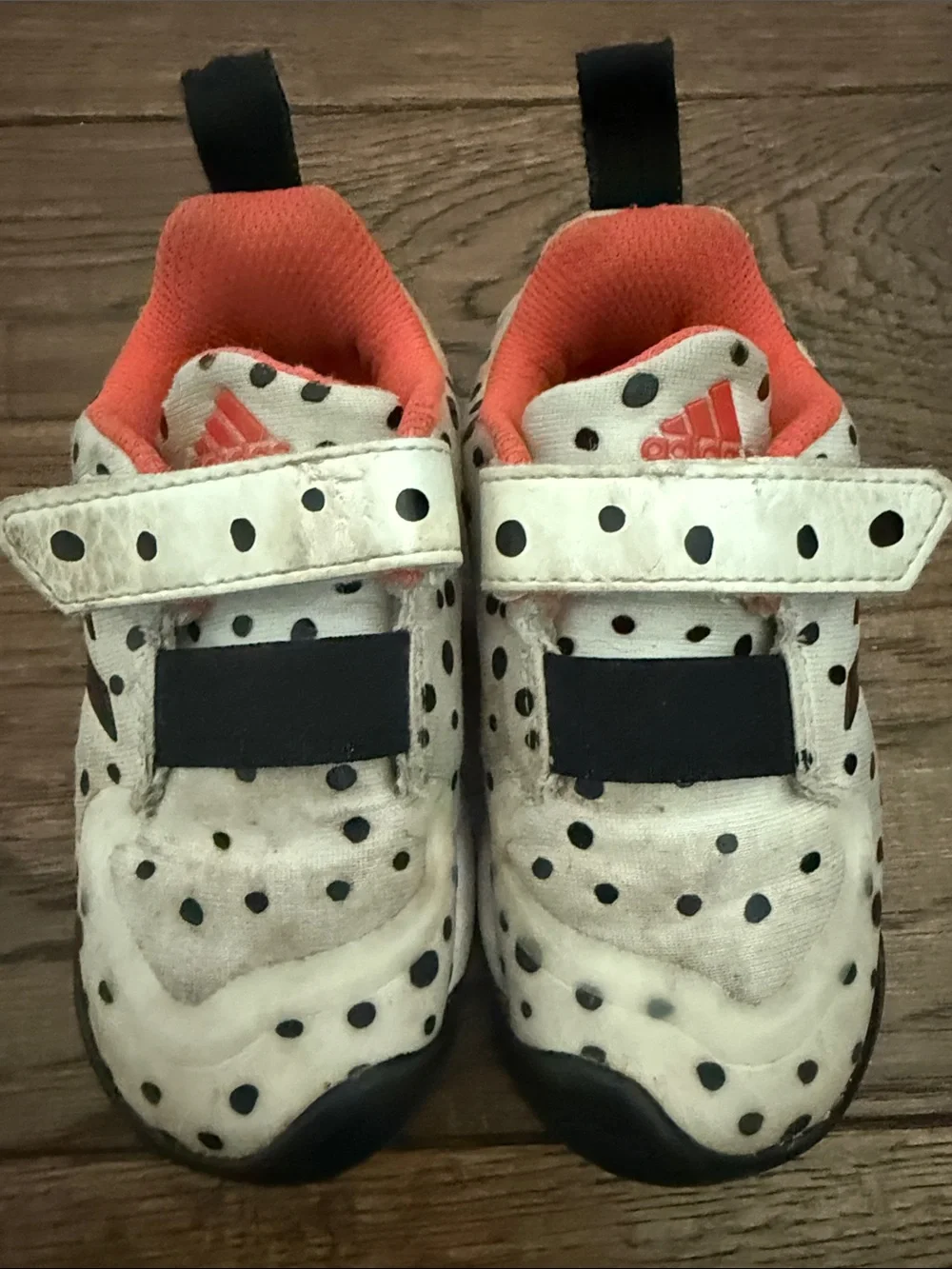 CROCS Kids Navy/Red Dual-Strap Sandals & 101 Dalmatians tennis shoes size 61/2